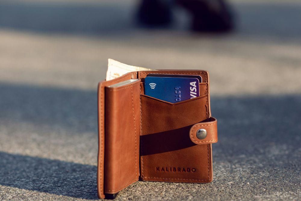 Dompet jatuh di jalan