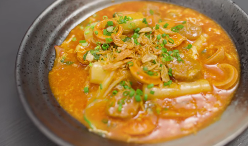 ilustrasi seblak kuah pedas