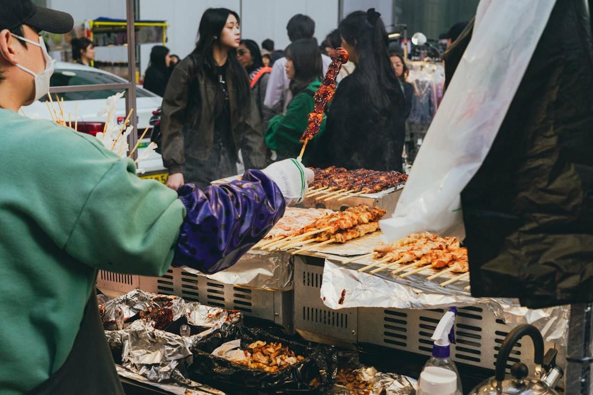 ilustrasi street food di Seoul