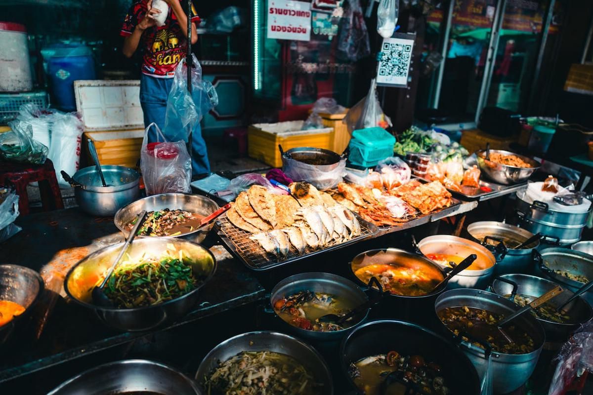 ilustrasi street food di Bangkok, Thailand