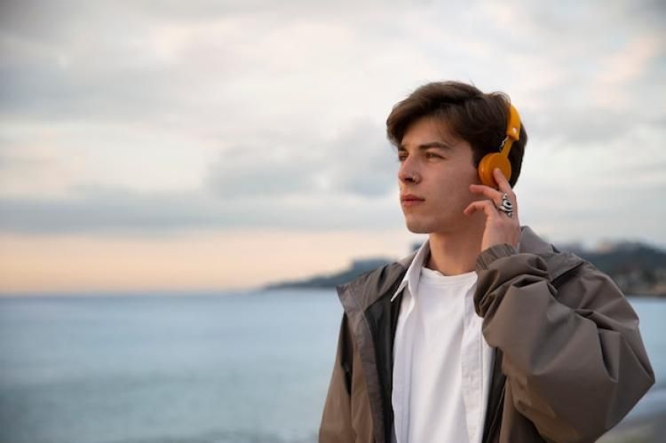 ilustrasi pria yang menyukai musik indie