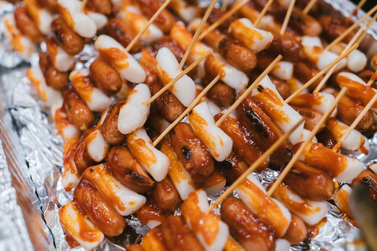 Sate sosis dan tteokbokki