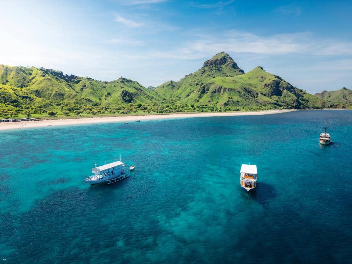 ilustrasi suasana laut di Nusa Tenggara Timur (unsplash.com/Simon Spring)