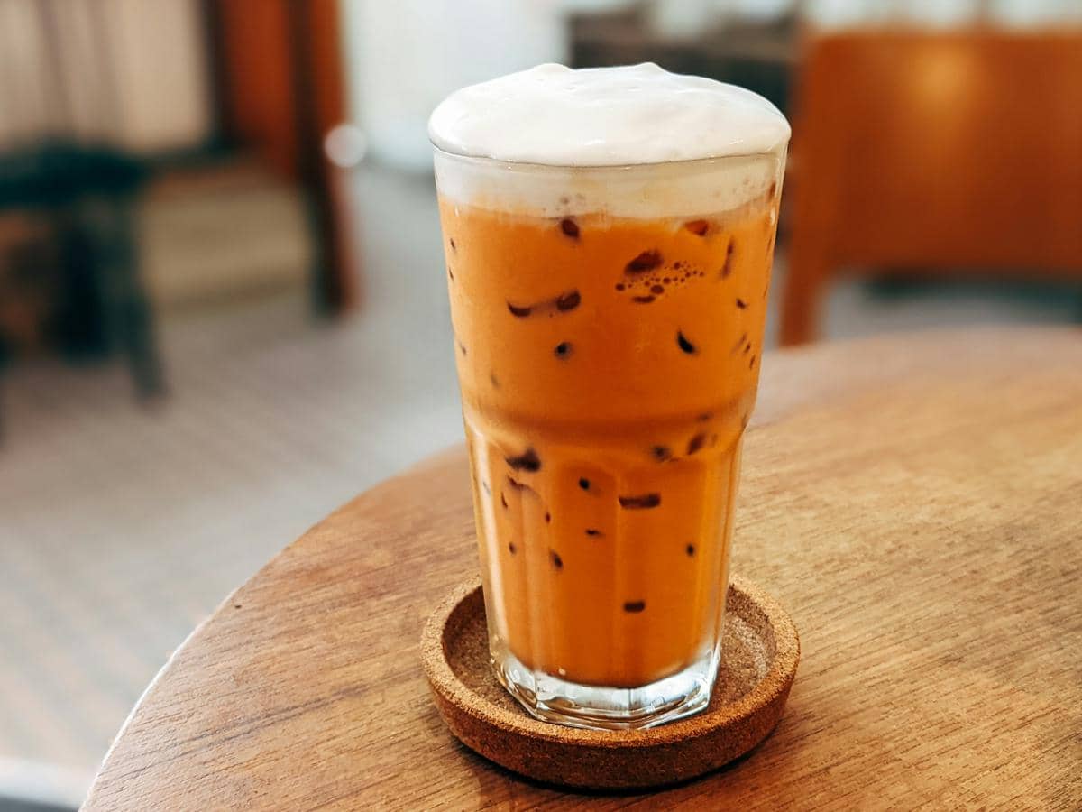 ilusttasi Thai tea yang segar dan creamy 
