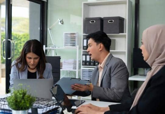 ilustrasi takut menyampaikan pendapat