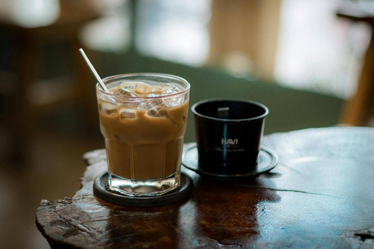 Ilustrasi es kopi susu gula aren