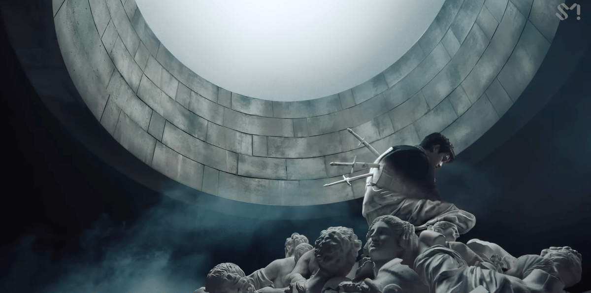 cuplikan MV CROWN - EXO (youtube.com/smtown)