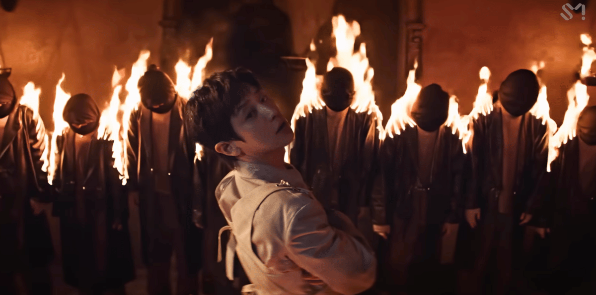 cuplikan MV CROWN - EXO (youtube.com/smtown)