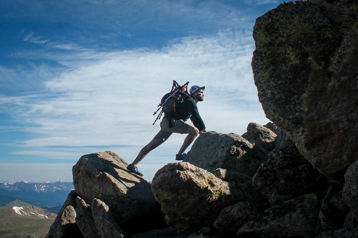 ilustrasi olarhaga rock climbing