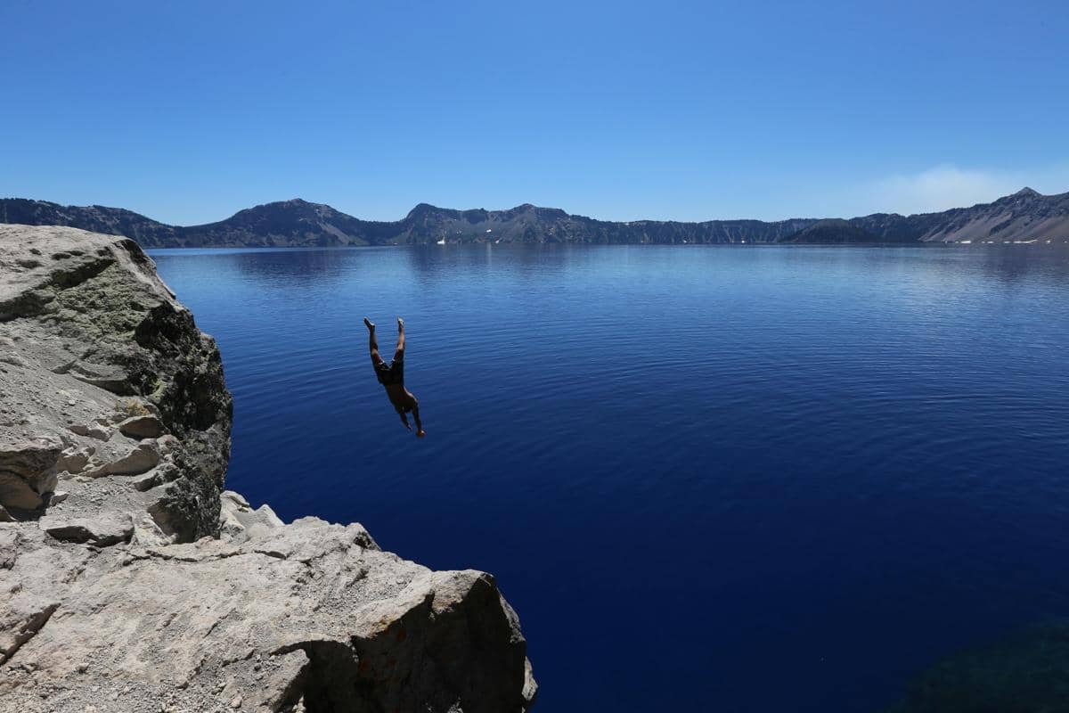 ilustrasi cliff diving