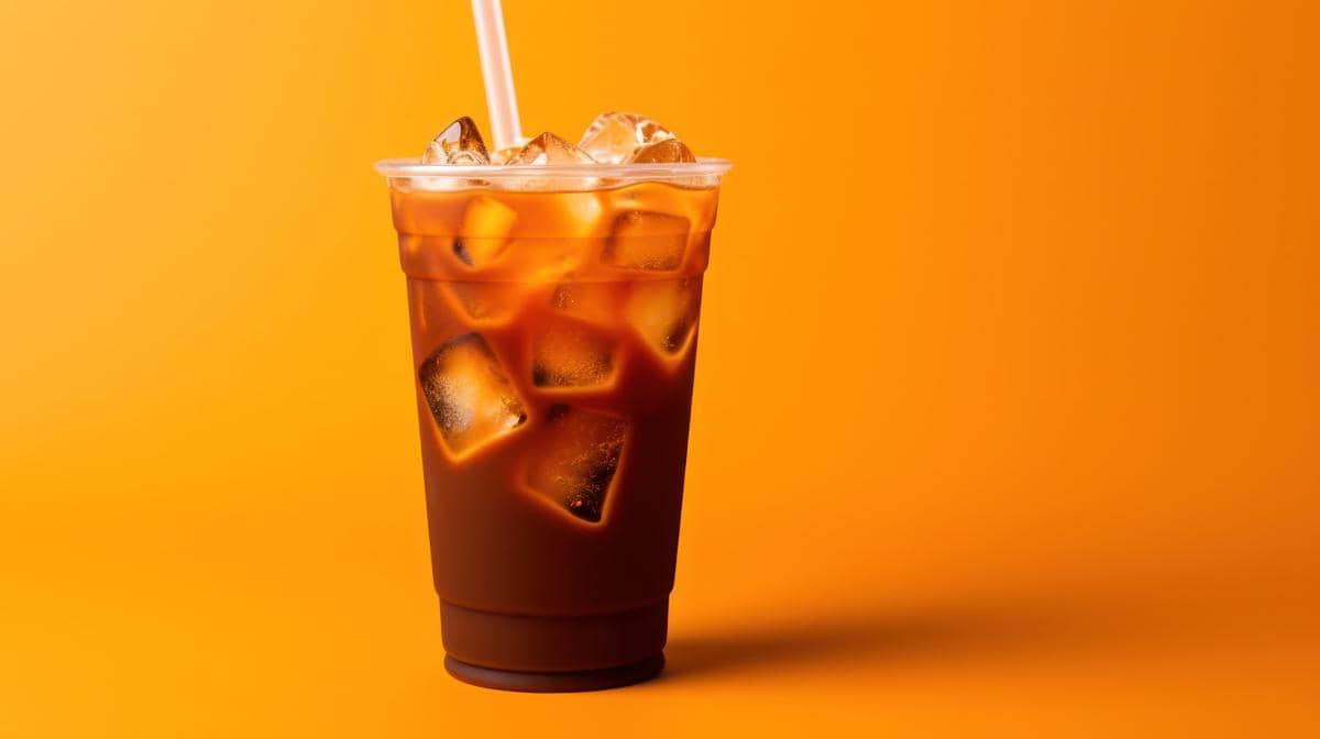 ilustrasi es kopi susu kayu manis