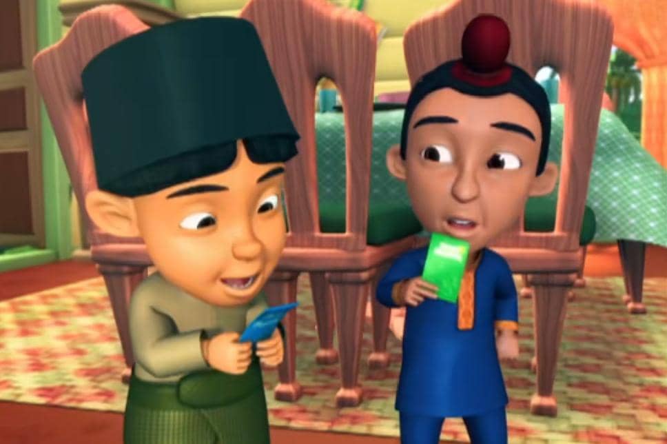 Mail dan Jarjit menerima uang THR dari Opah