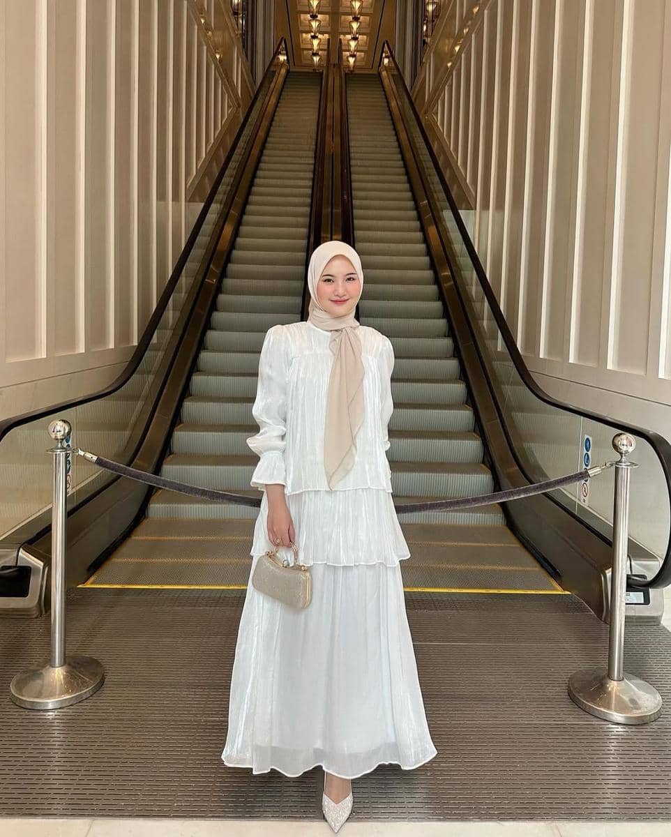 OOTD Lebaran Serba Polos ala Intan Ghazella