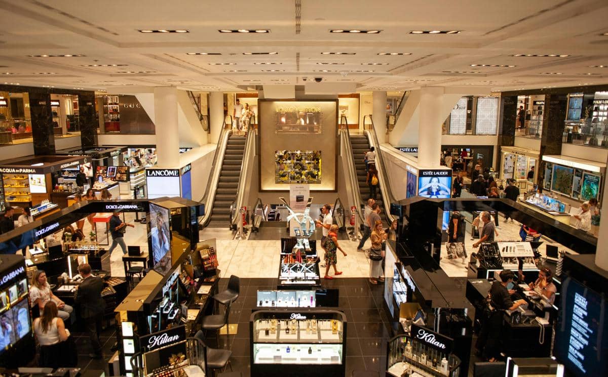 ilustrasi mall perbelanjaan