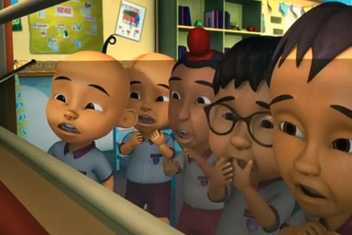 Murid Kelas Aman ketakutan saat melihat mobil pemeriksaan kesehatan gigi.