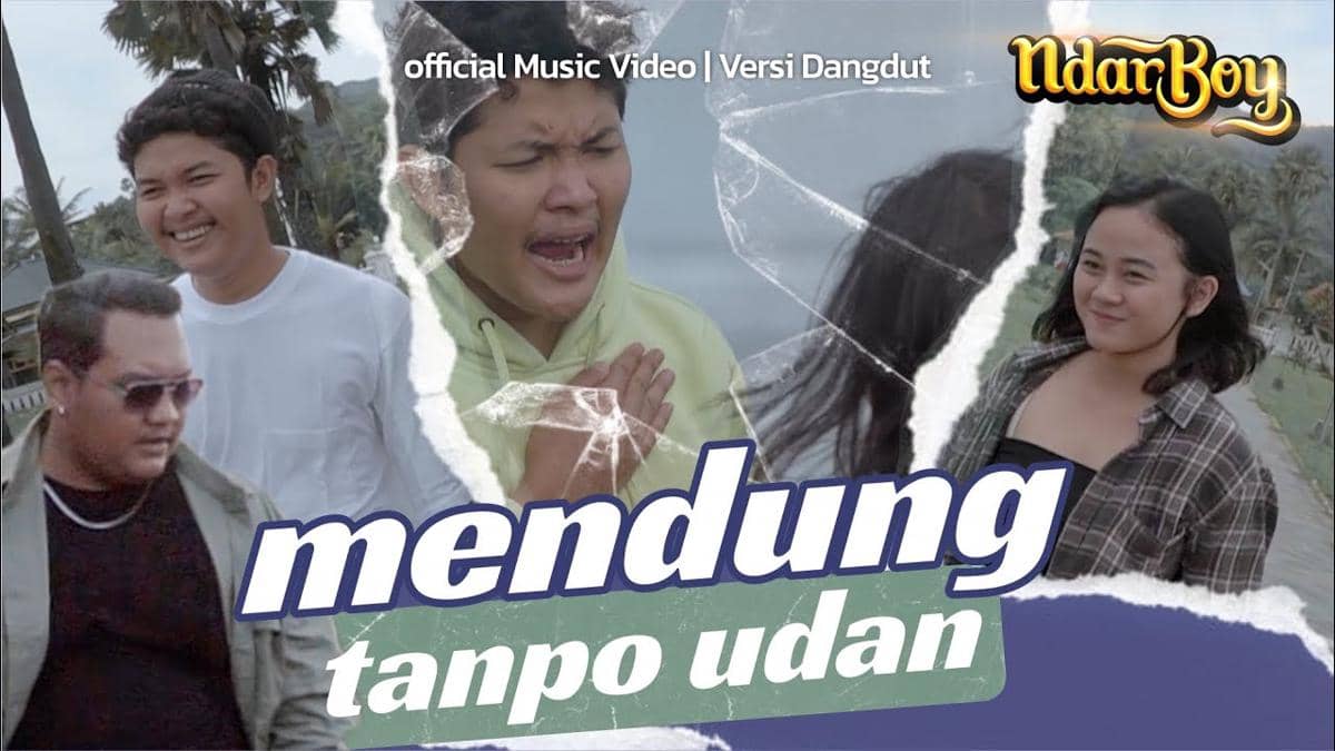 cuplikan video klip lagu Mendung Tanpo Udan