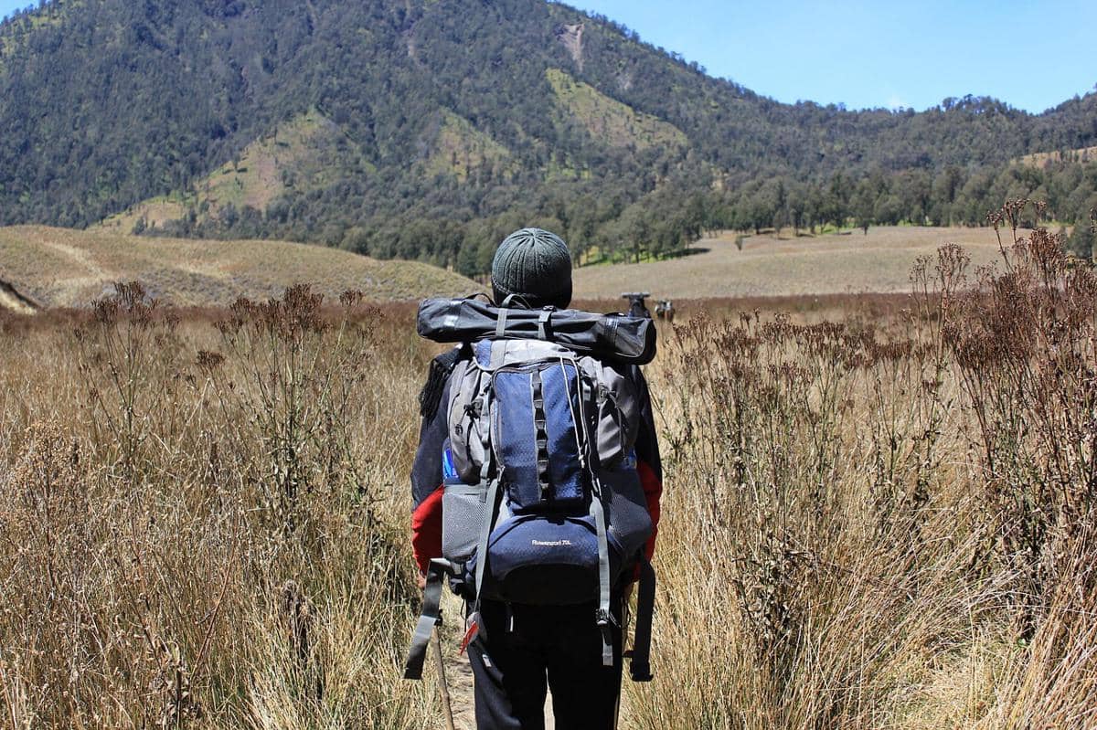 Seorang pendaki di jalur pendakian Semeru