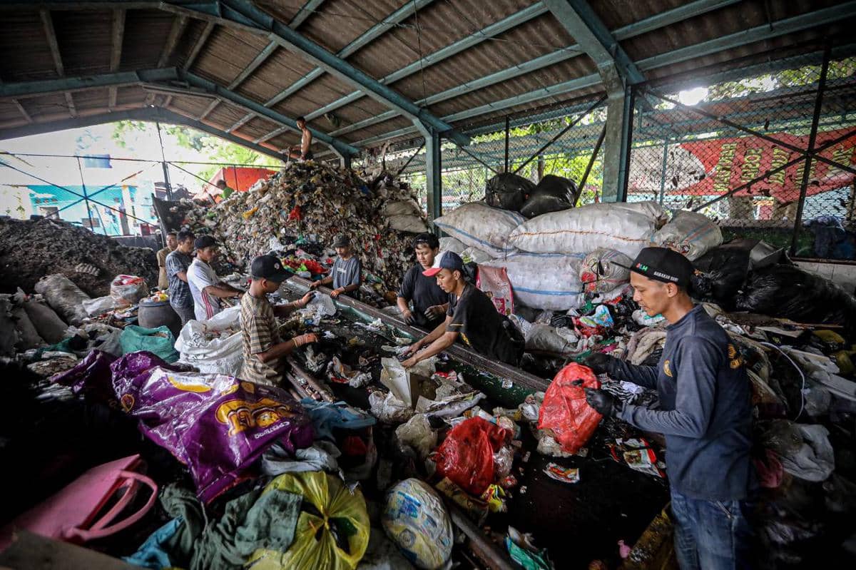 176018418183-pemkot-bandung-akan-rekrut-1-597-pendamping-pemilah-sampah.jpeg