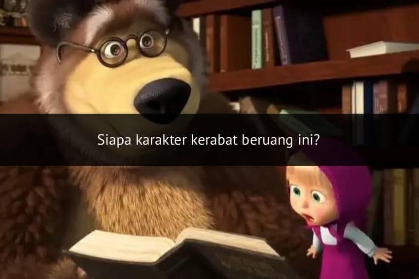 Karakter animasi beruang memakai kacamata sedang membaca buku bersama gadis kecil berkerudung ungu di depan rak buku.