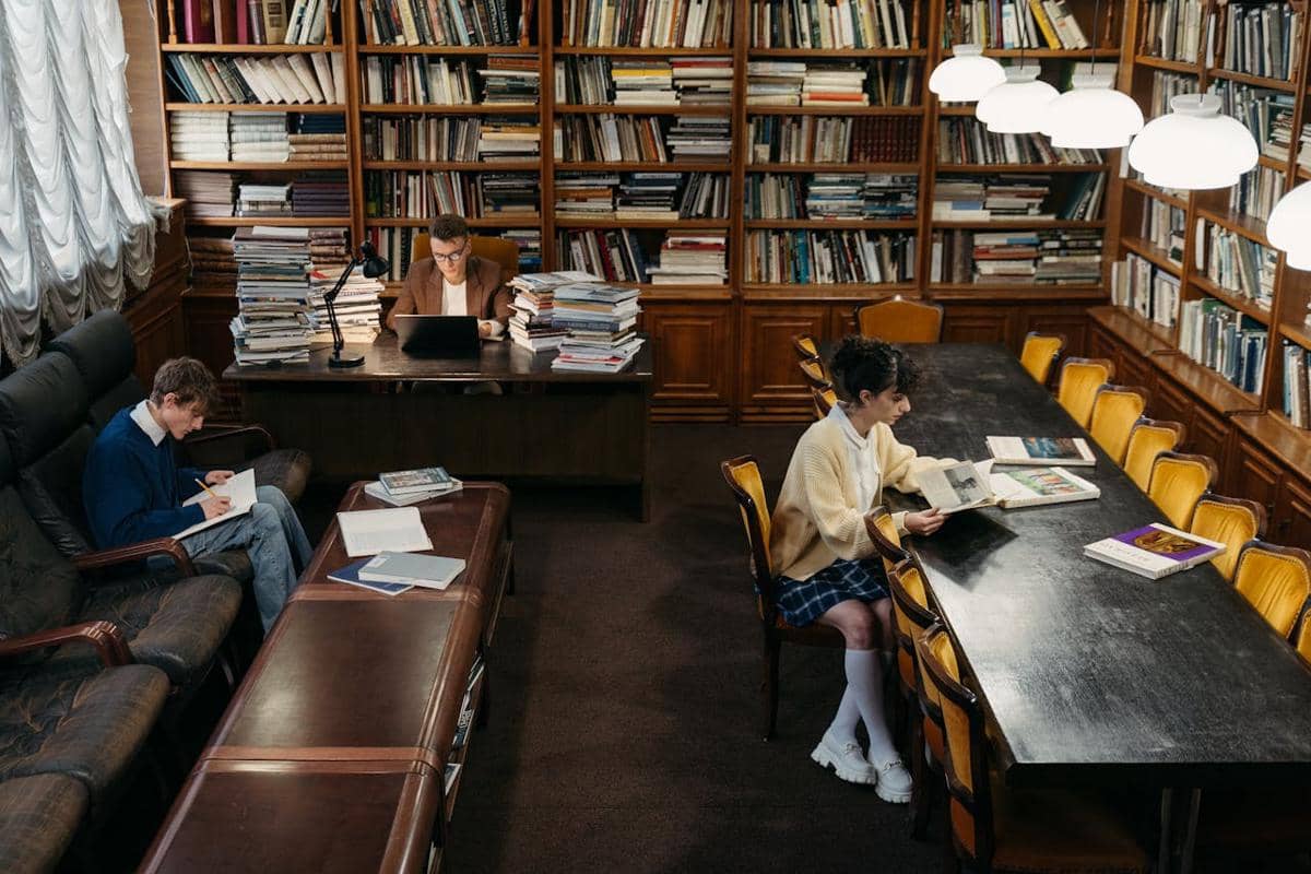 ilustrasi perpustakaan, baca buku