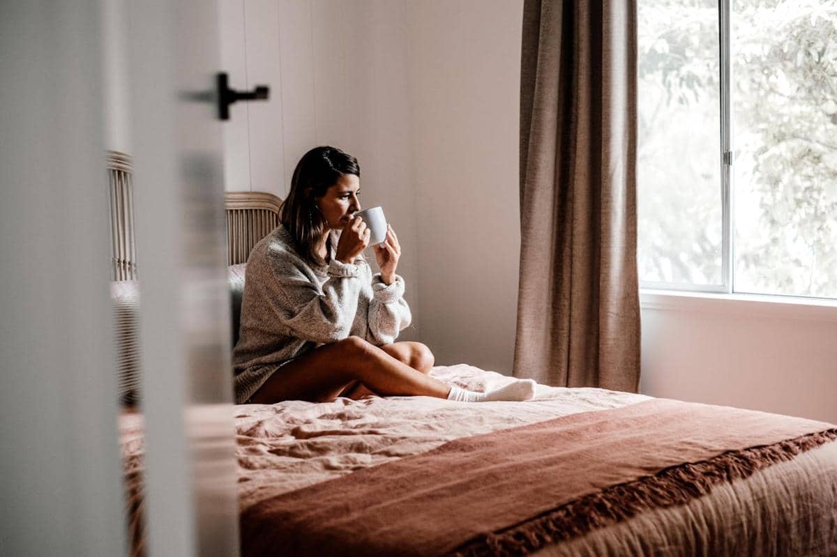 sendirian di kamar