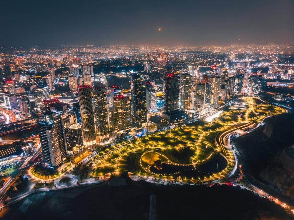 City lights Mexico City pada malam hari