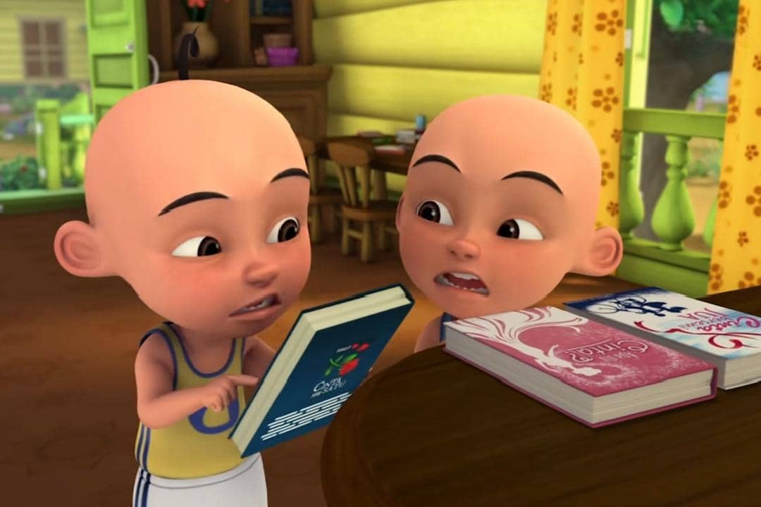 Upin dan Ipin sempat kaget mendapati ada banyak buku bertema cinta di meja belajar Kak Ros