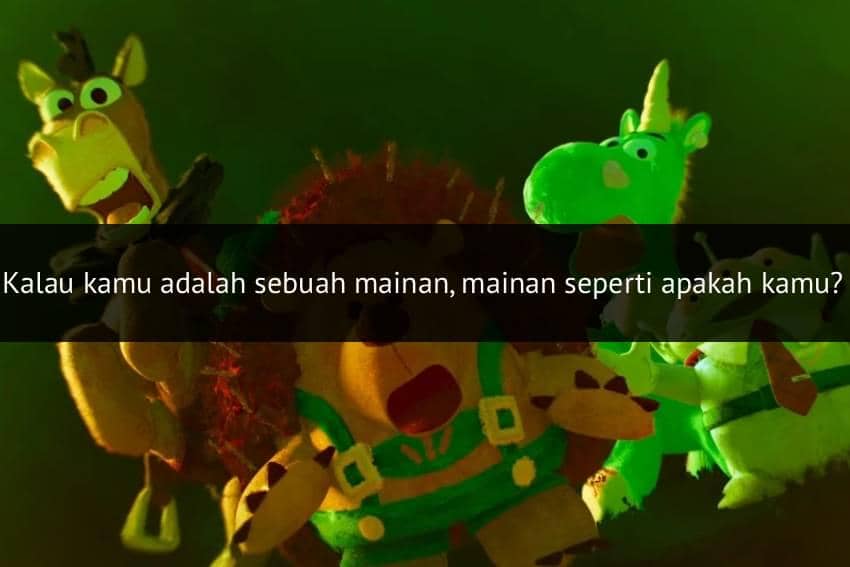 Beberapa karakter mainan animasi dari film Toy Story 5 tampak bereaksi dengan ekspresi terkejut di latar berwarna hijau.