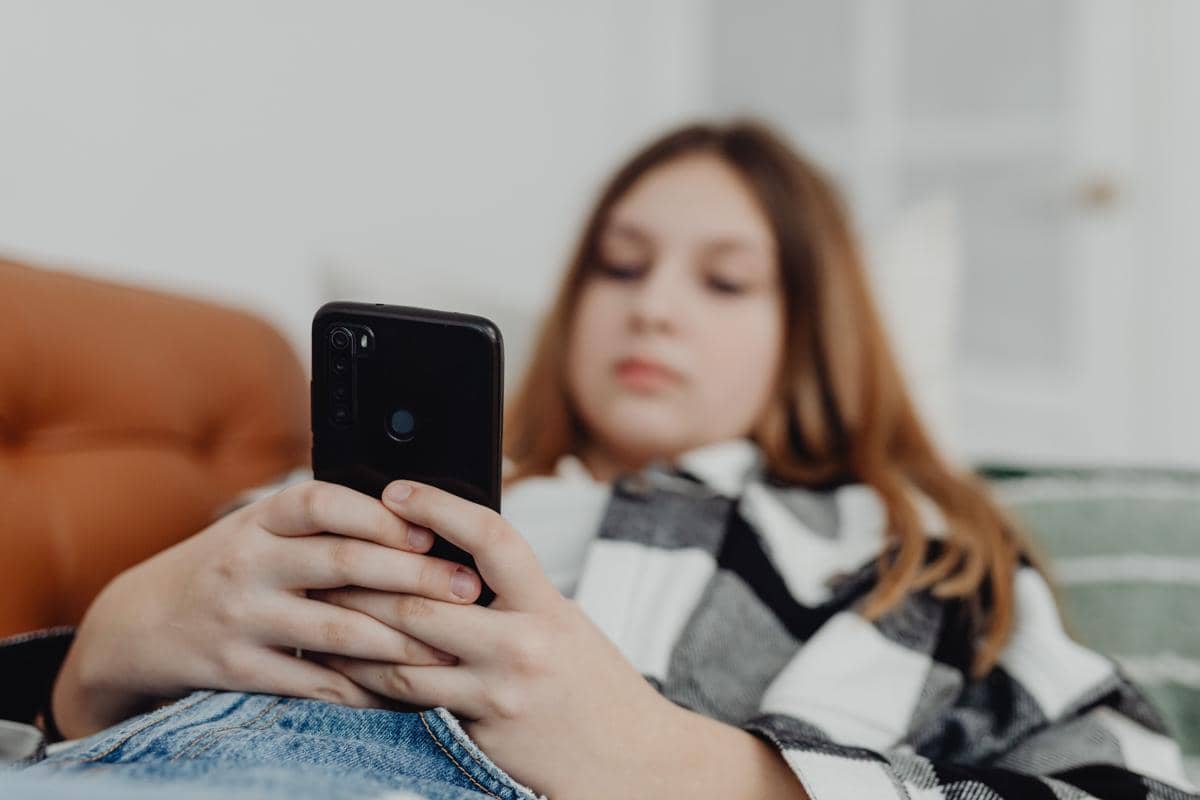 ilustrasi chatting (pexels.com/kaboompics)