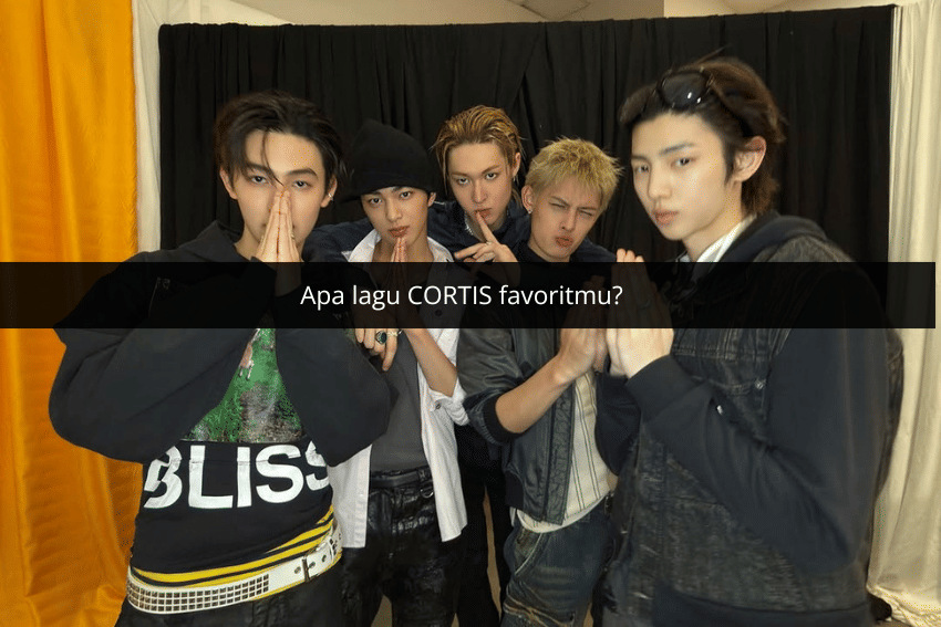 Lima anggota grup musik CORTIS berpose bersama di depan latar hitam dan kuning dengan gaya tangan berdoa dan ekspresi serius.
