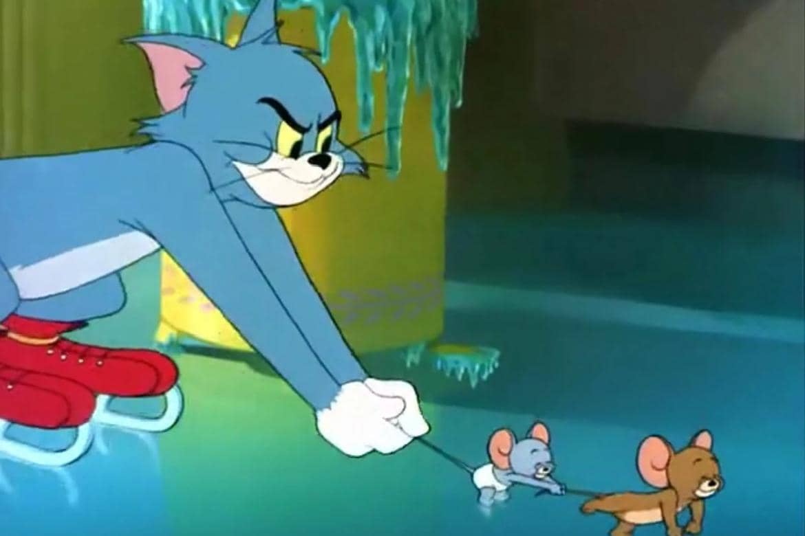 Tom, Jerry, dan Tuffy kejar-kejaran di atas area dapur rumah majikan mereka yang disulap jadi wahana ice rink