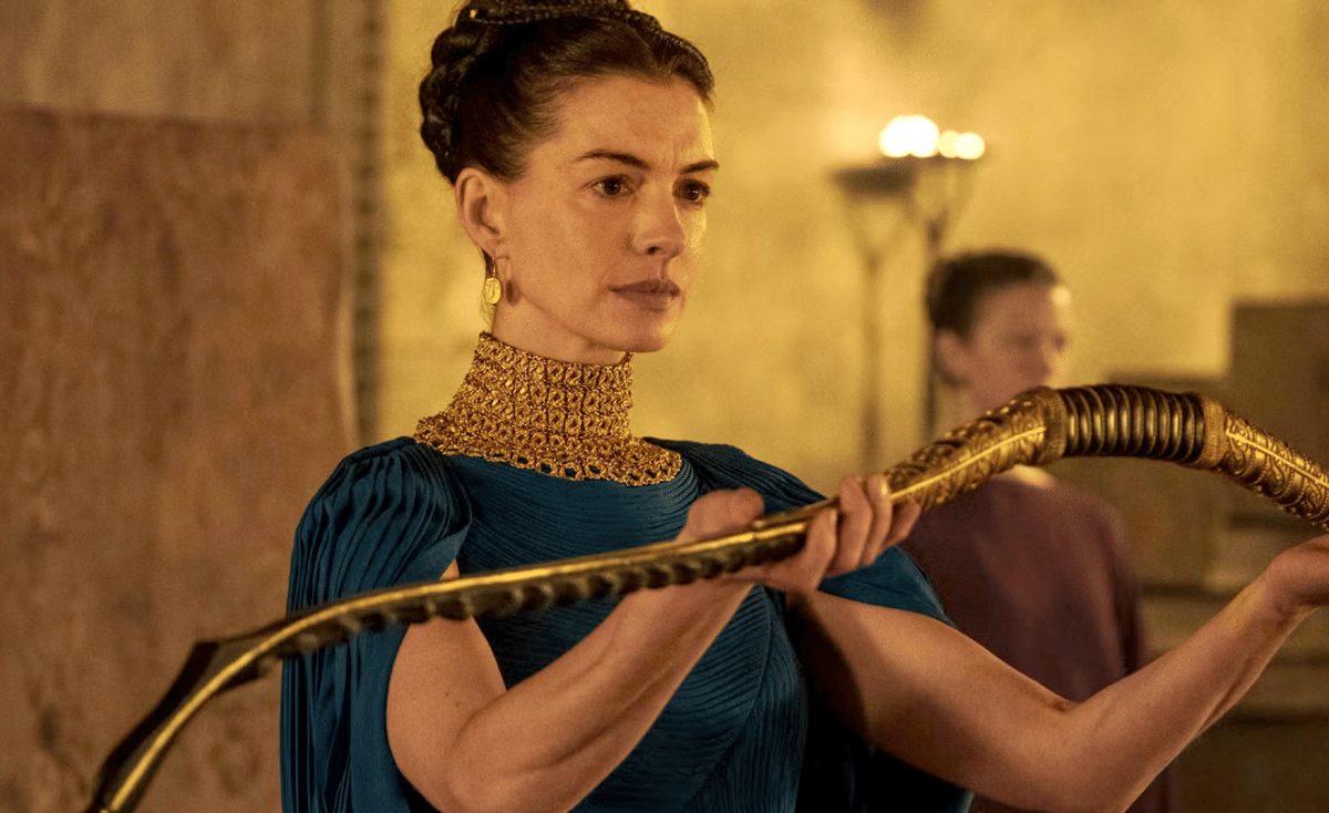 Anne Hathaway dalam The Odyssey