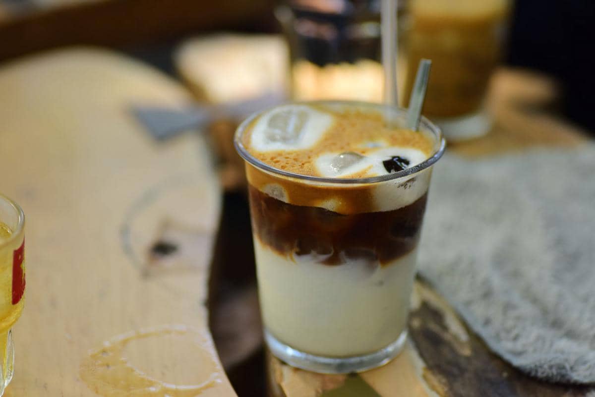 ilustrasi dirty latte