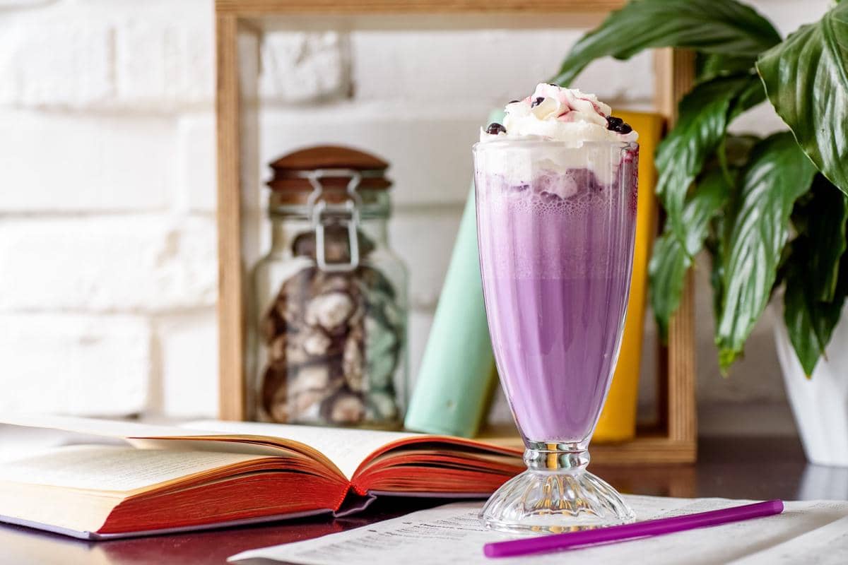 ilustrasi ube latte