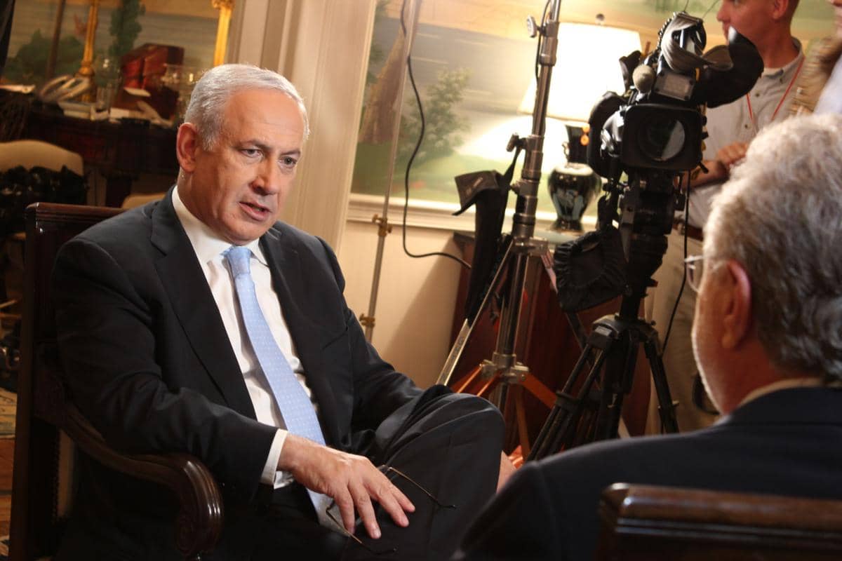 Photo: idntimes.com Benjamin Netanyahu sedang diwawancara
