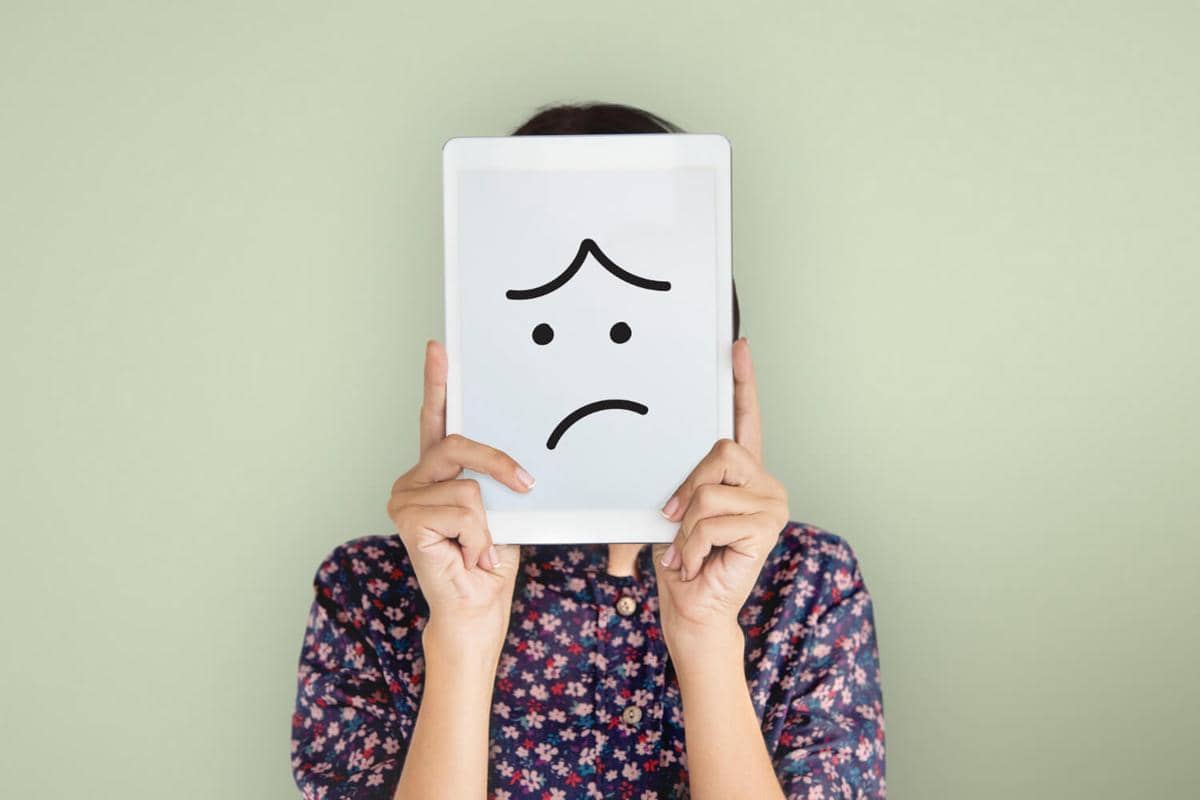 ilustrasi pesimis, negative thinking, rendah diri, minder, murung, sedih