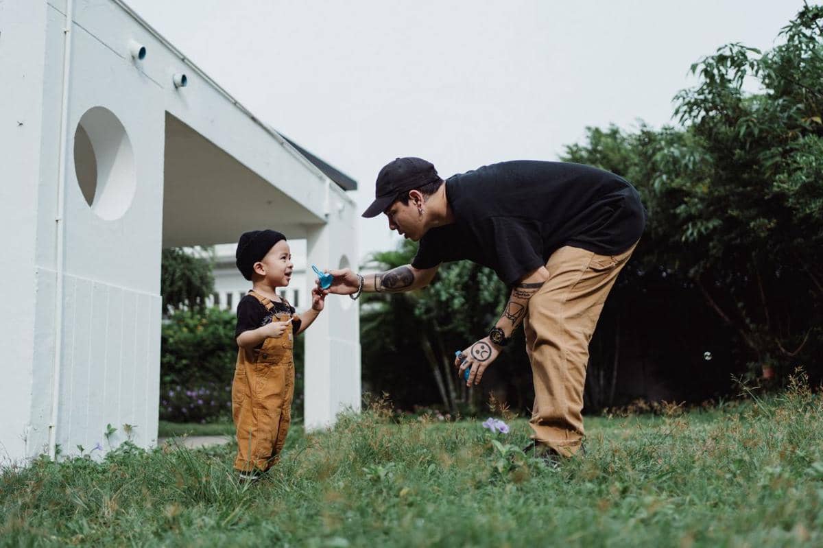 Ilustrasi orangtua dan anak (pexels.com/Ketut Subiyanto)