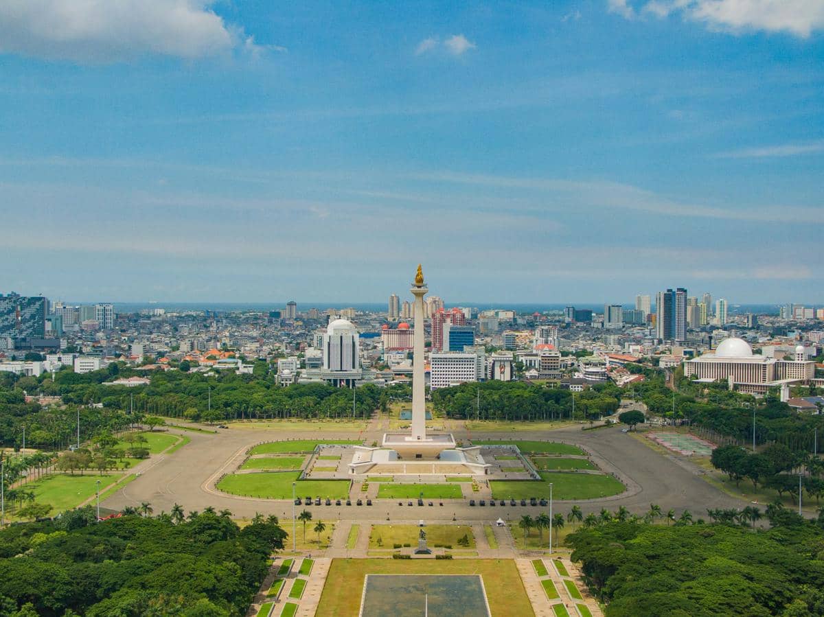 Pemandangan Monas dan Gedung-Gedung Tinggi di Jakarta
