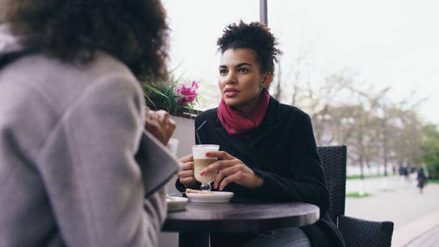 Ilustrasi curhat ke teman