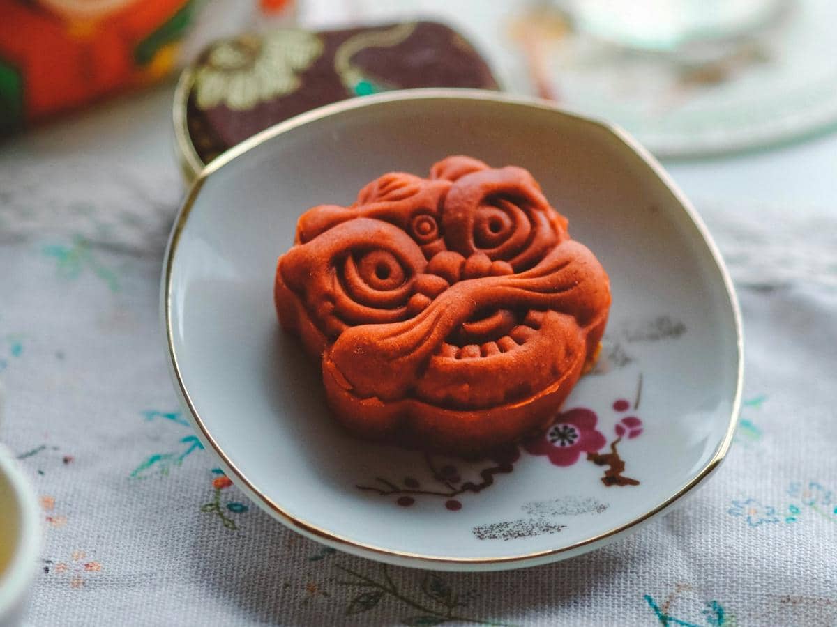 Potret mooncake berbentuk barongsai