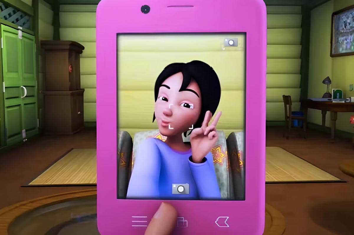 Kak Ros selfie dengan pose centil di kamera depan tabletnya