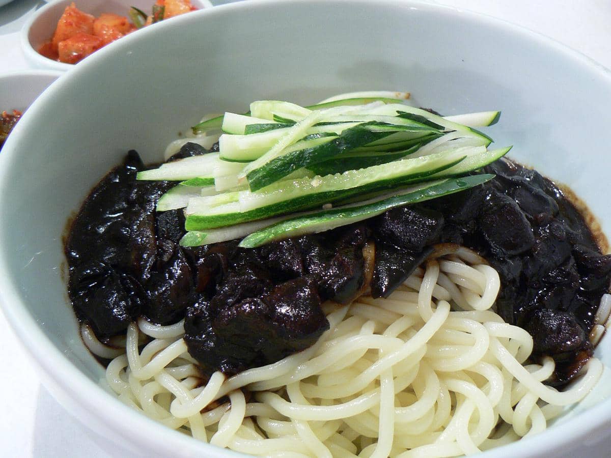 ilustrasi Jjajangmyeon