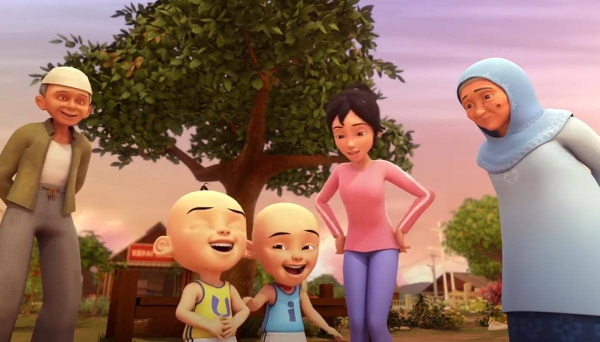Opah dan Kak Ros menjemput Upin dan Ipin setelah dititipkan pada Tok Dalang. 