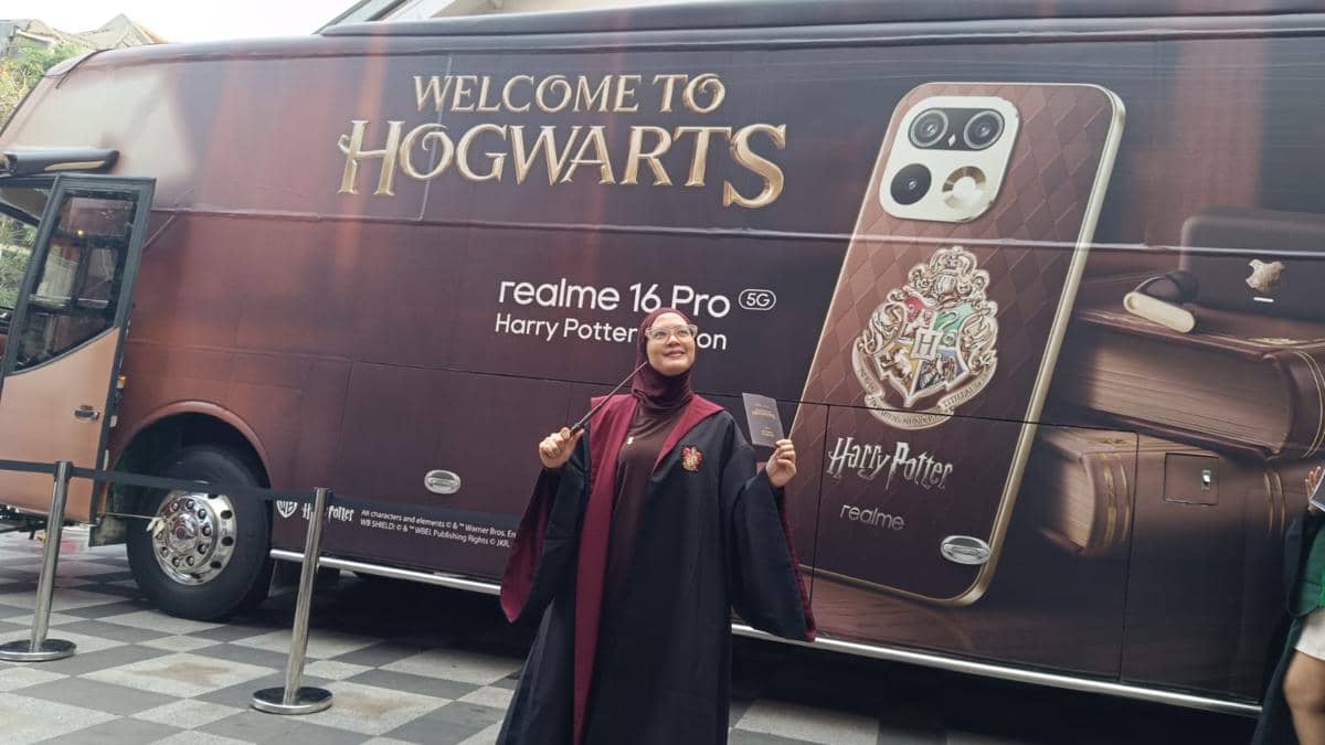 Realme Harry Potter Pop-Up Bus Tour Visits Bandung for Exhibition