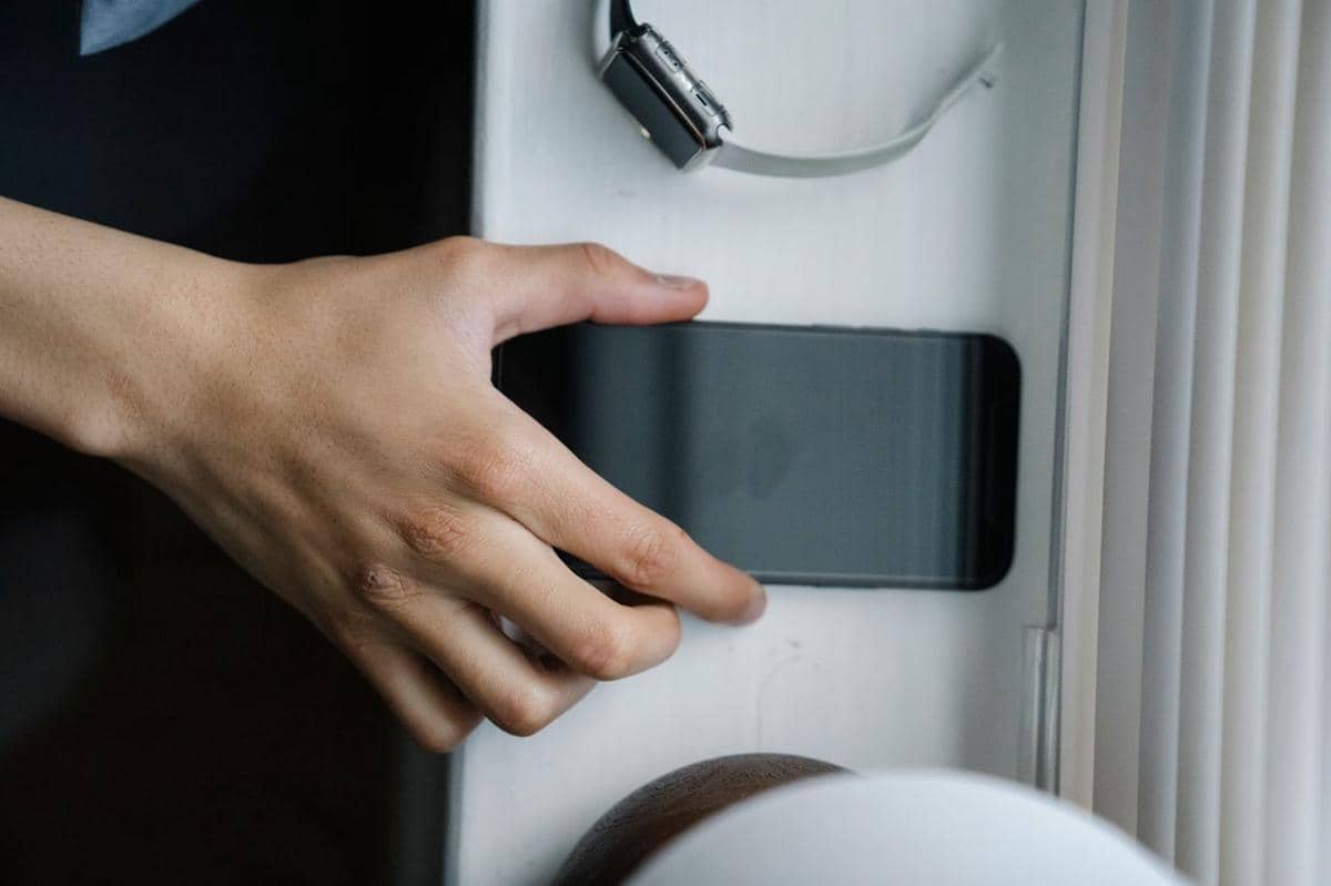 Mengabaikan handphone