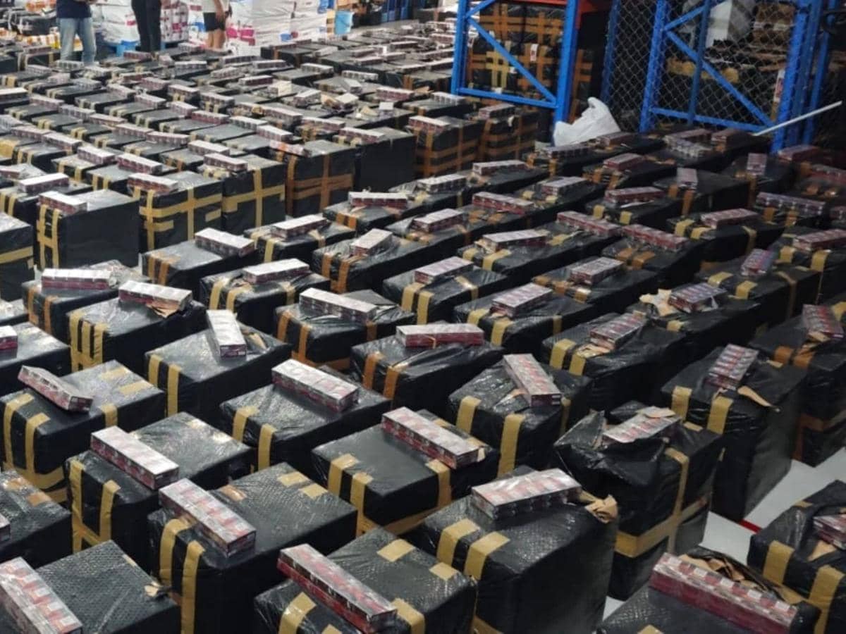 10 Juta Batang Rokok Ilegal Rp14,8 Miliar Disita di Bakauheni | IDN ...